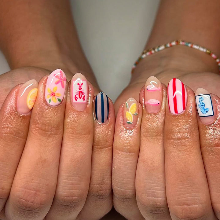 Kunstvolle Fingernägel mit Tropischen Designs Karnz