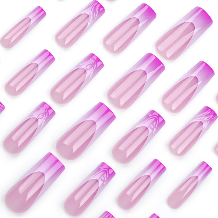 Elegante und kunstvolle Nagelverlängerungen mit floralem Ombre-Design Karnz