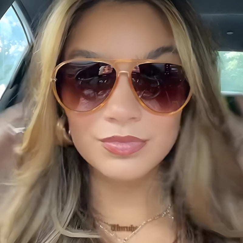 Damen modische Piloten-Sonnenbrille mit eleganten Metallakzenten Karnz