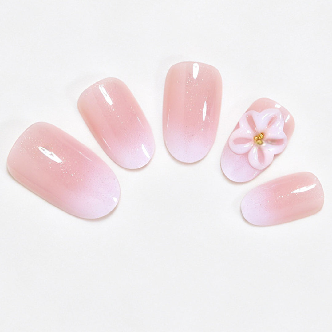 Elegante florale Nagelkunst Karnz