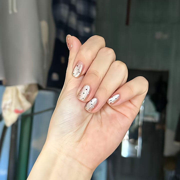 Trendige Kunstnägel mit Glitzer-Effekten Karnz