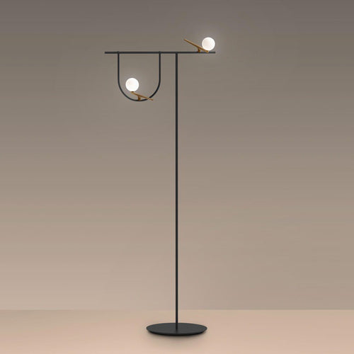 Moderne Multifunktionale Stehlampe mit integriertem Beistelltisch