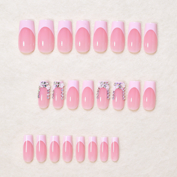 Elegantes florales Akzent Press-On-Nagelkunst-Set Karnz