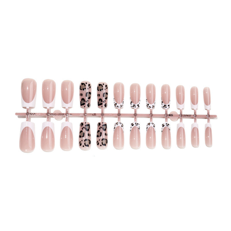 Kunstnagelset mit elegante Blumen- und Leopardendesign Karnz