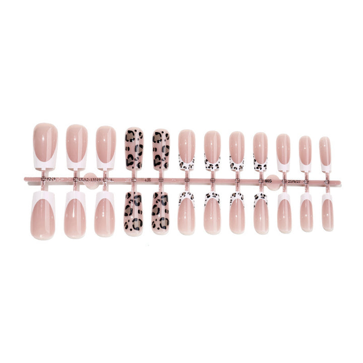Kunstnagelset mit elegante Blumen- und Leopardendesign Karnz