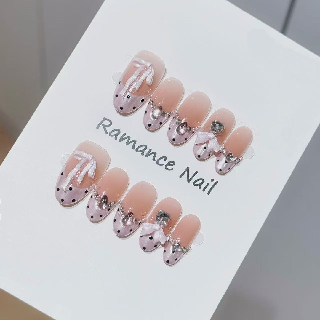 Elegante dekorative Press-On Nagelkunst Karnz