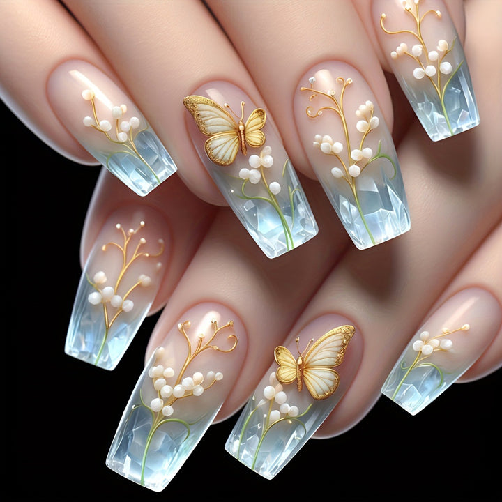 Kunstnägel mit Elegantem Blumen- und Schmetterlingsdesign Karnz