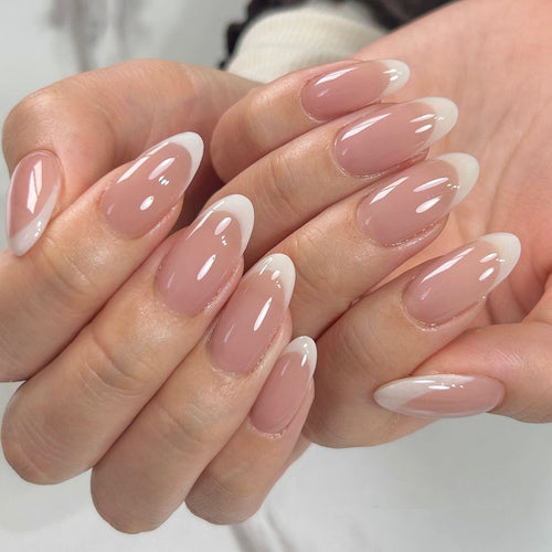 Elegante Gel-Nägel mit durchgehendem French-Tip Karnz