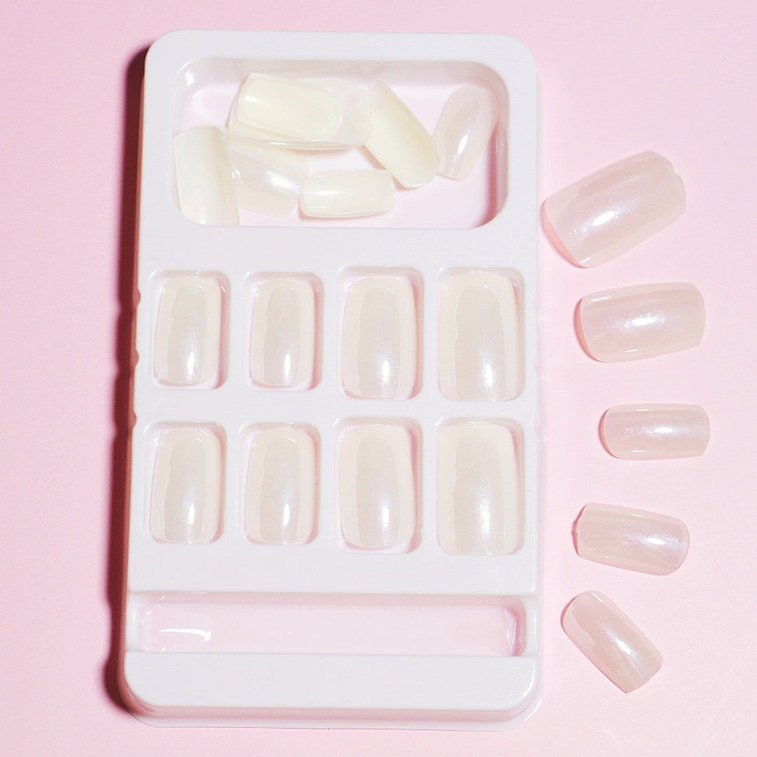 Glänzendes Faux-Nagel-Set Karnz