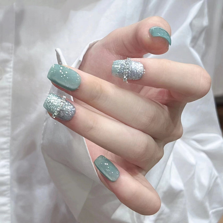 Glänzendes dekoratives Press-On-Nagelset Karnz
