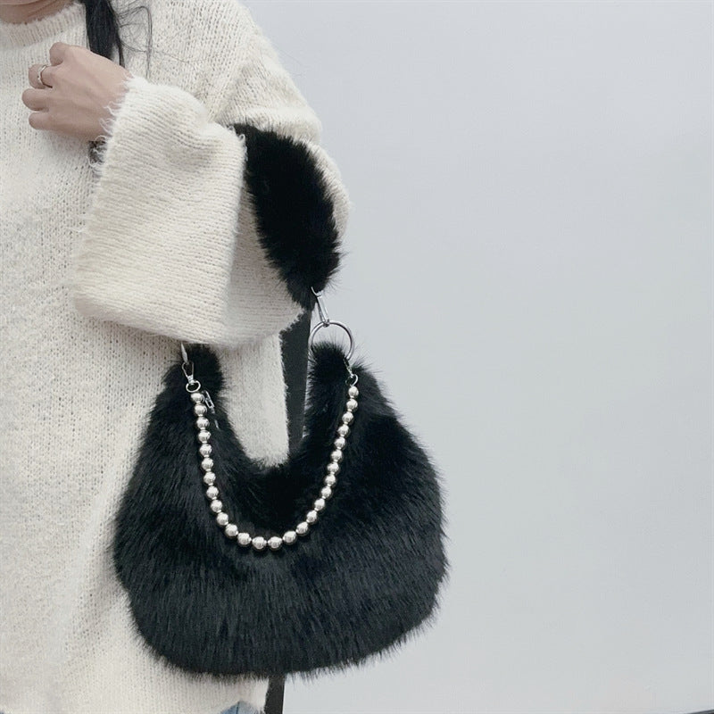 Mode-Fokussierte Faux-Fur-Handtasche