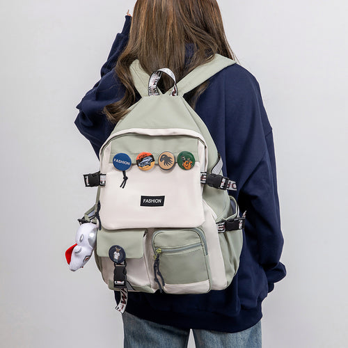 Moderner Rucksack mit Vielseitigen Fächern und Kreativen Applikationen Karnz