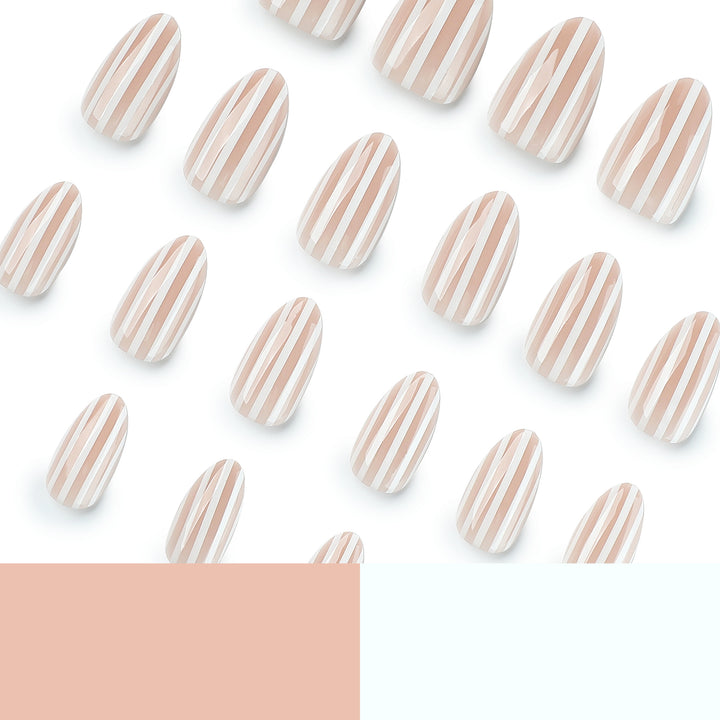 Stilvolle Nailart mit Eleganten Streifenmustern Karnz