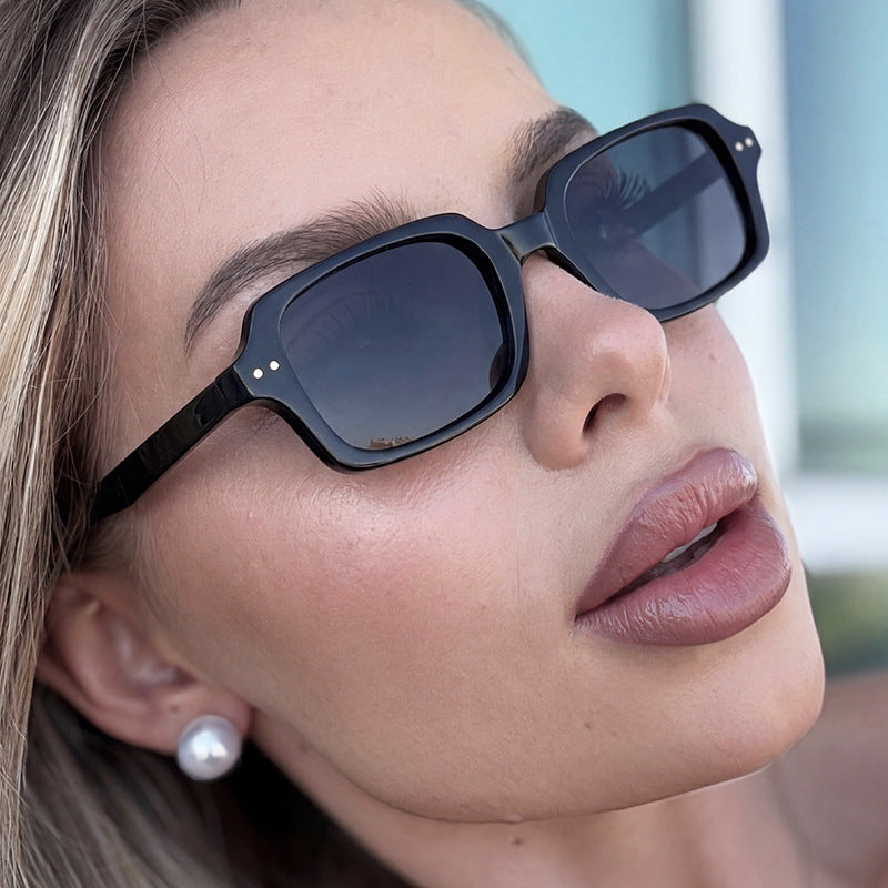 Damen stilvolle quadratische Sonnenbrille mit markanten Akzenten Karnz