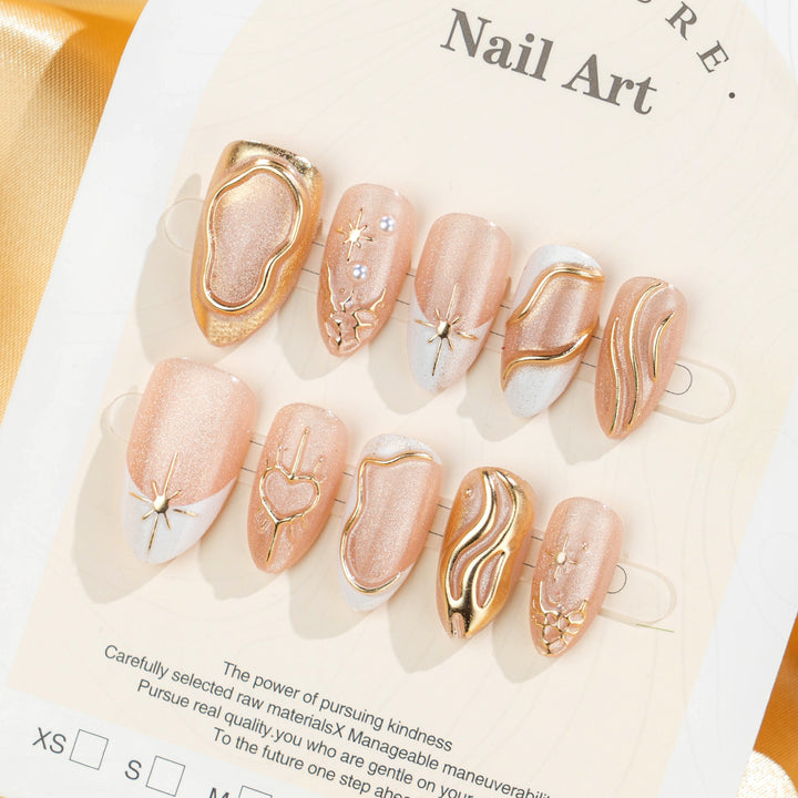 Kunstvolle 3D Nagelspitzen mit Glitzer- und Perlenverzierung Karnz