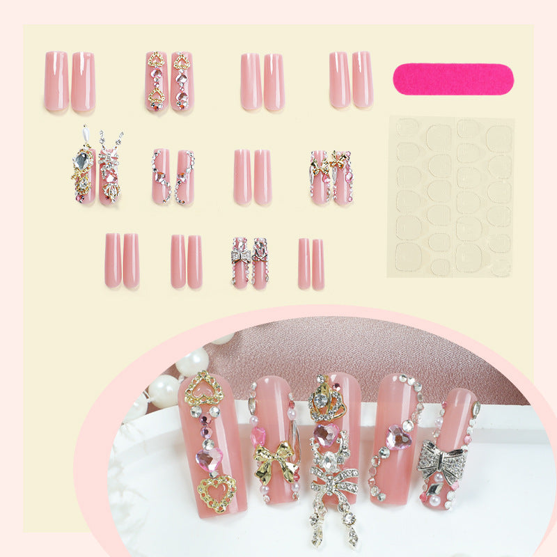 Dekoratives Press-On-Nagelkunstset mit glamourösen Schmuckakzenten Karnz