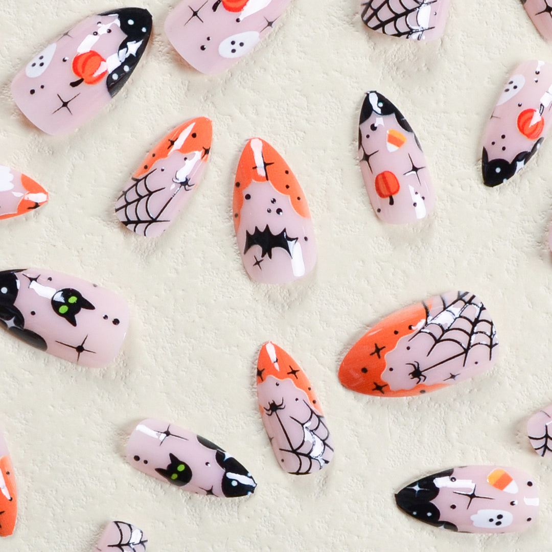 Halloween Kunstnagelset mit gruseligen Motiven und detailreichen Verzierungen Karnz