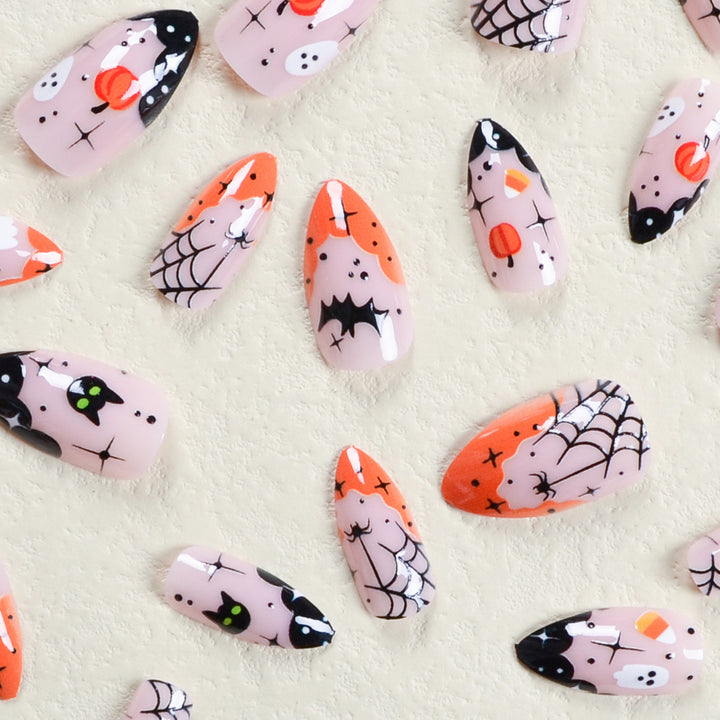 Halloween Kunstnagelset mit gruseligen Motiven und detailreichen Verzierungen Karnz
