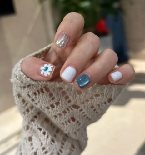 Dekorative Blumen Nagelkunst Karnz