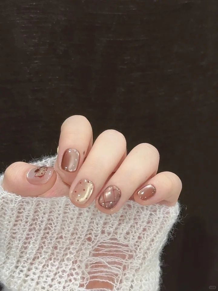 Künstlerisches Herzmuster Nagelkunstverlängerungen Karnz