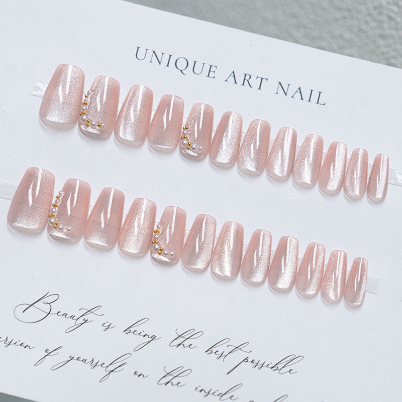 Elegantes Press-On-Nagelset mit Perlenakzenten