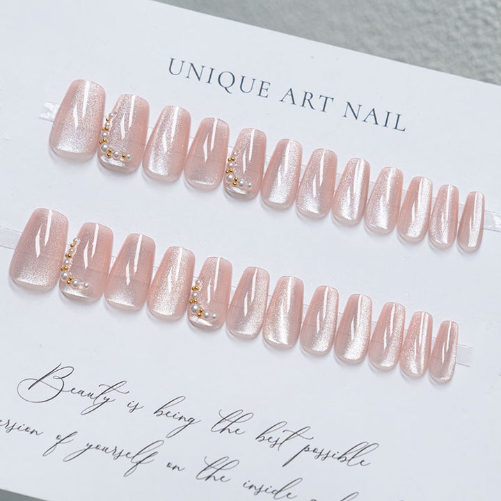 Elegantes Press-On-Nagelset mit Perlenakzenten