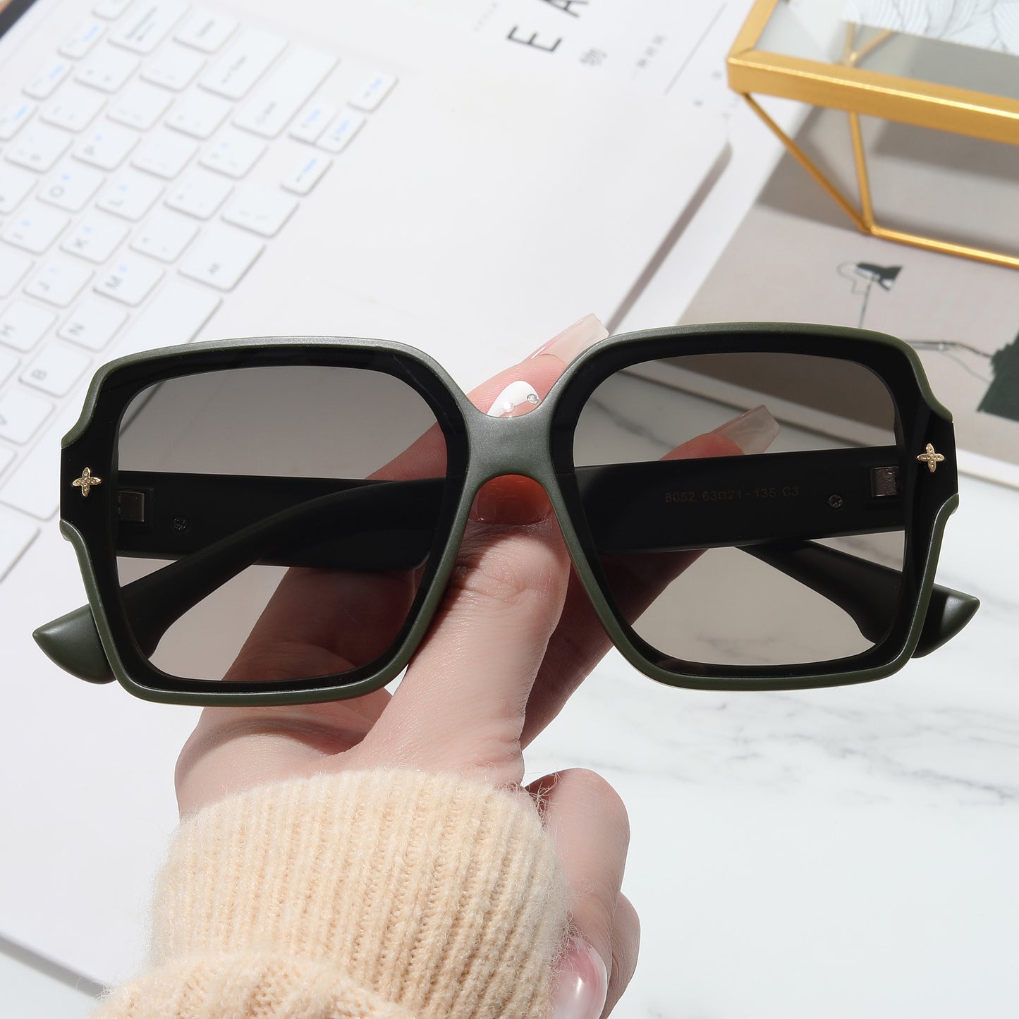 Damen quadratische Oversized-Sonnenbrille mit modernem Design Karnz