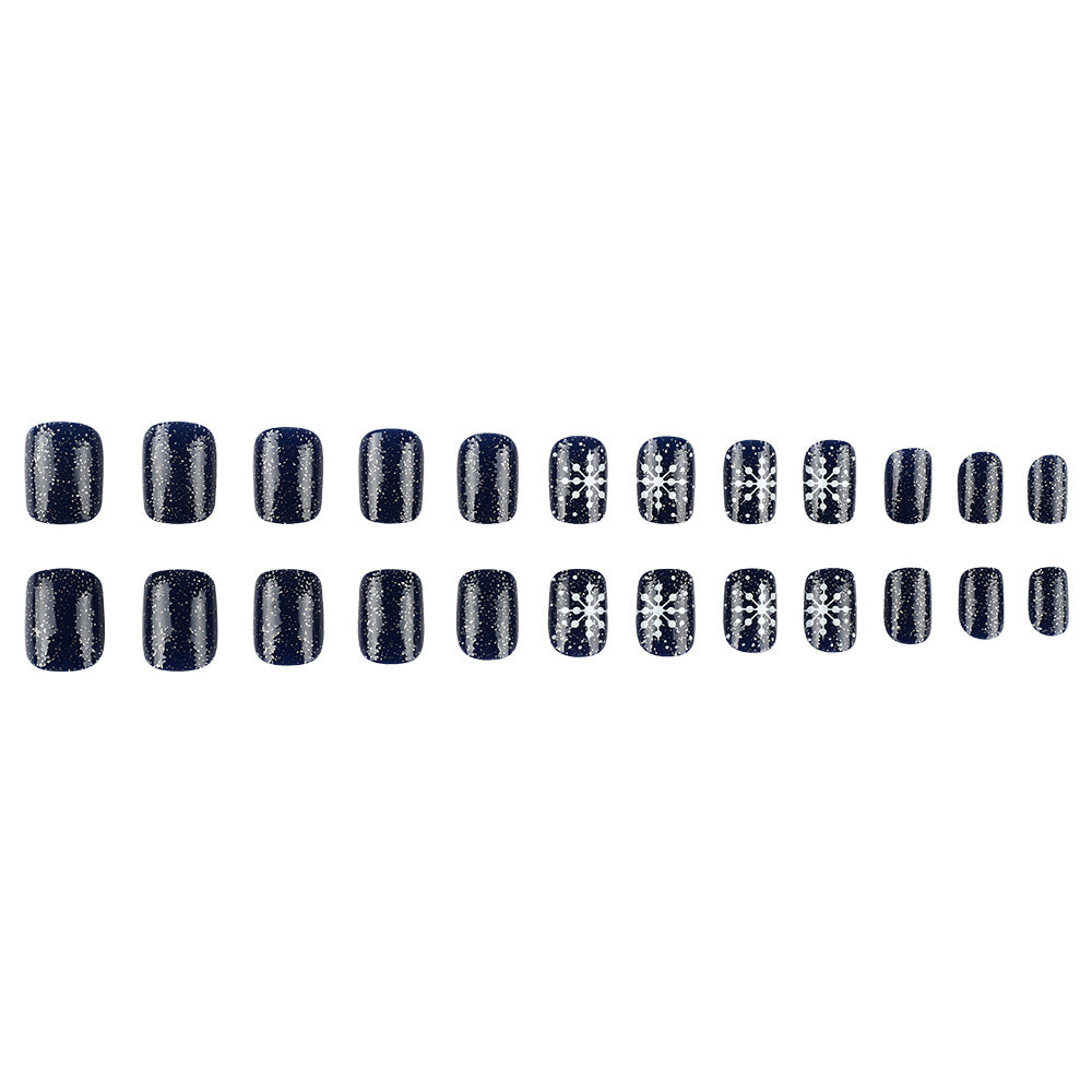 Saisonale Schneeflocken Nagelkunst Karnz