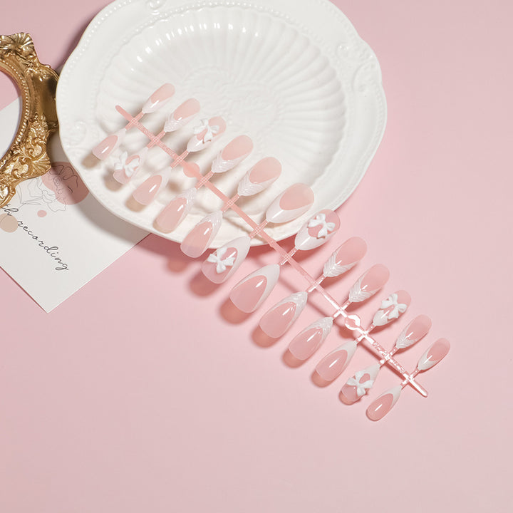 Elegantes florales Akzent Press-On Nagelset Karnz