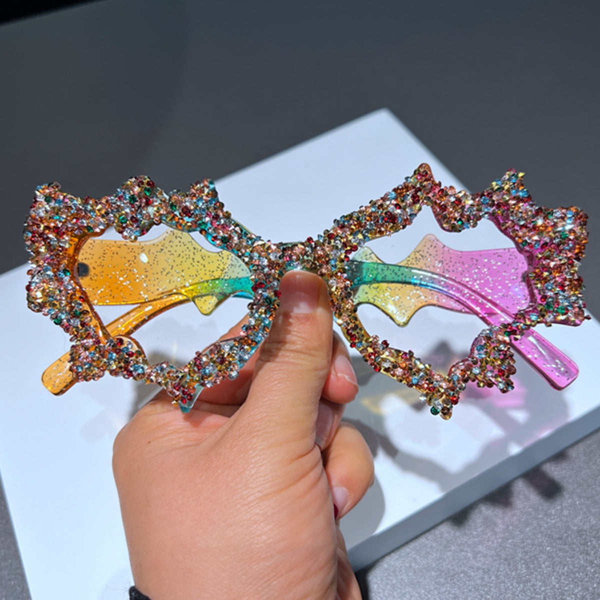 Damen kreative Sonnenbrille im extravaganten Design mit Glitzerverzierungen Karnz