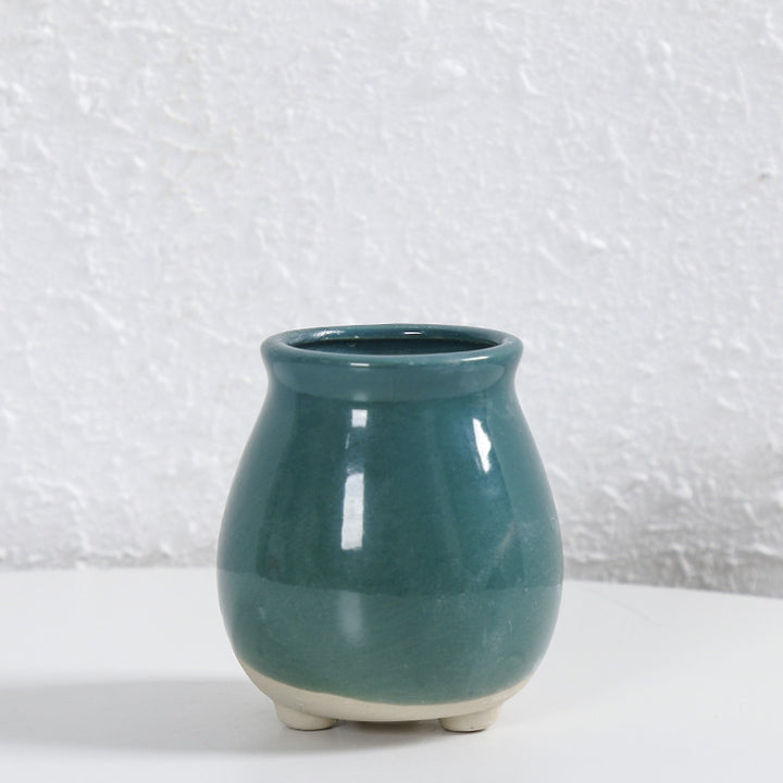 Zeitgenössische Kurvenkeramische Vase Karnz