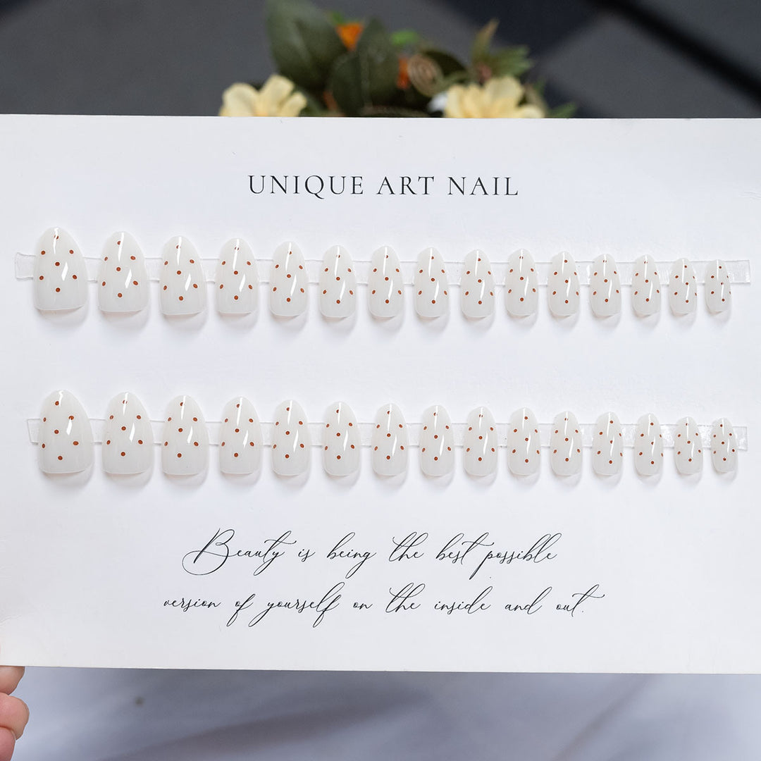 Künstlerisches Press-On Nagelset mit einzigartigem Punktdesign