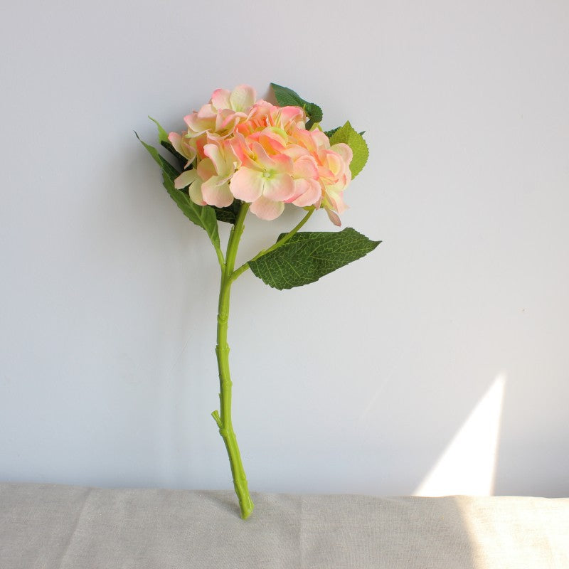 Dekorativer künstlicher Blumenstrauß