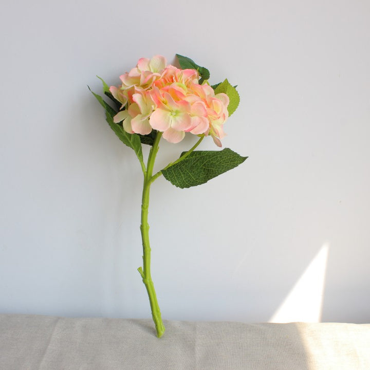 Dekorativer künstlicher Blumenstrauß