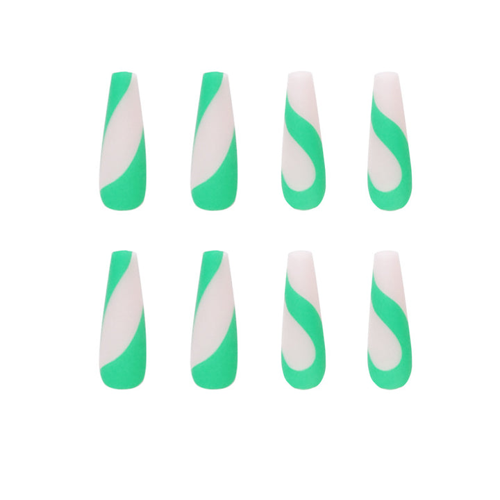 Kunstvolle Nailart mit modernem French-Tip und bunten Akzenten Karnz