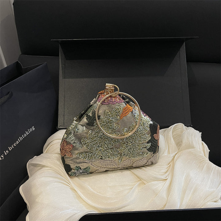 Elegante gestickte Clutch
