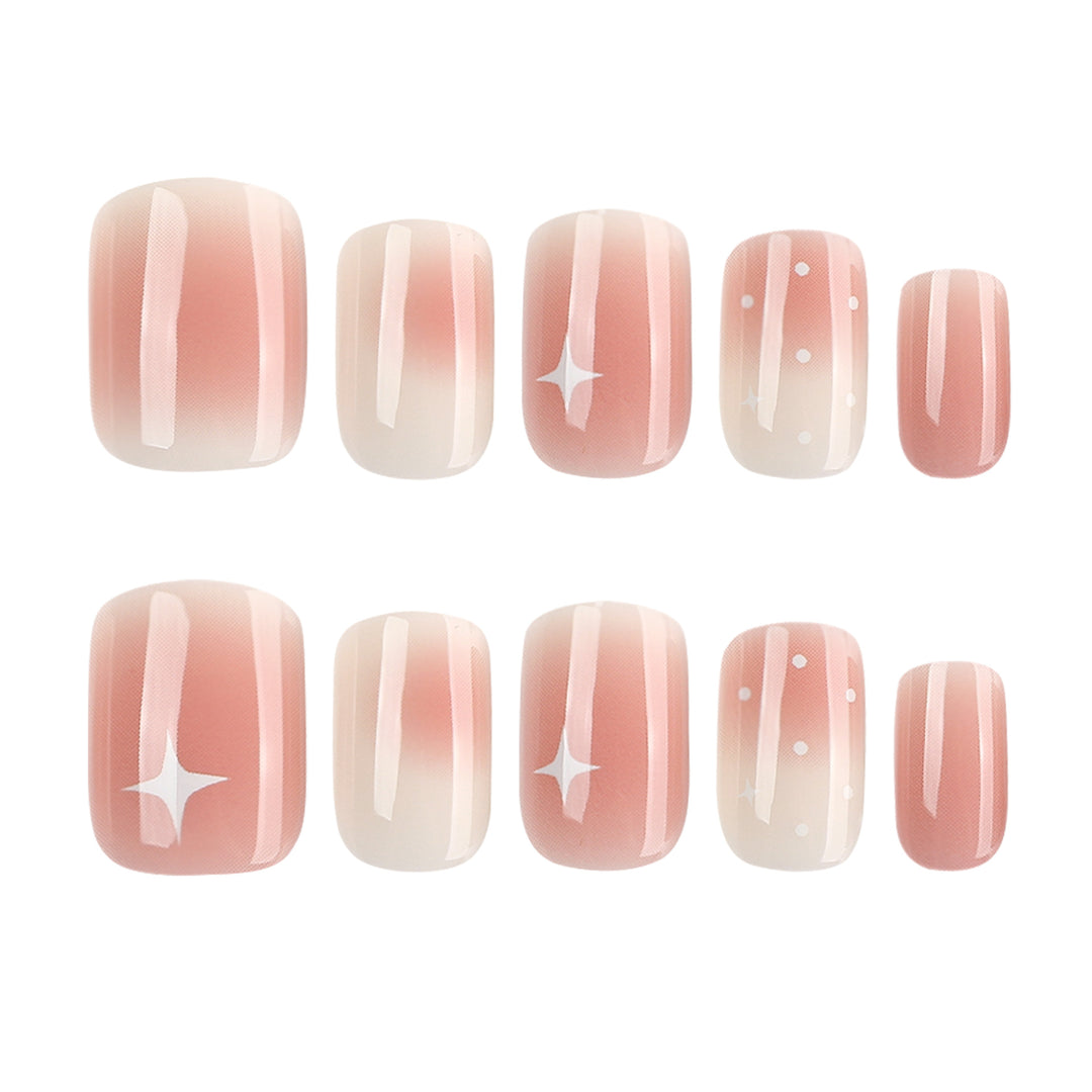 Nagelkunst mit Ombre-Effekt und Glitzerakzenten Karnz