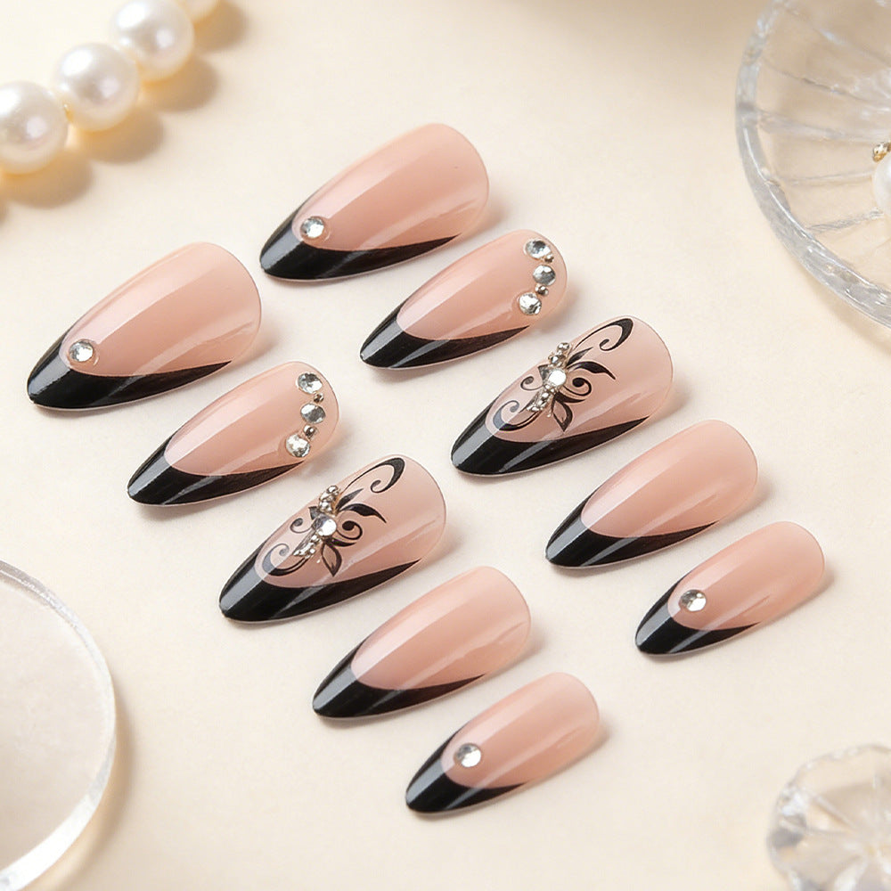 Elegante skulptierte Stiletto Press-On Nägel Karnz
