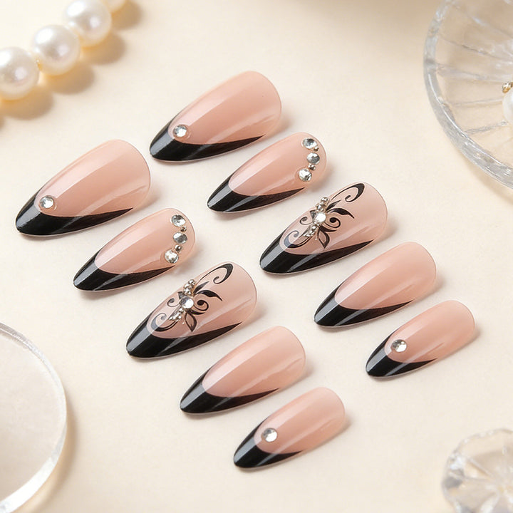 Elegante skulptierte Stiletto Press-On Nägel Karnz