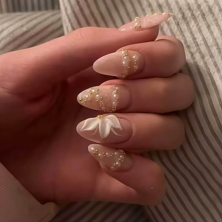 Elegante Blumennagelverbesserungen Karnz
