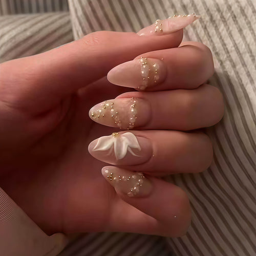 Elegante Blumennagelverbesserungen Karnz