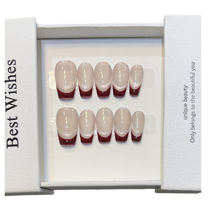 Künstlerisches Gel Press-On Nagelset mit eleganten französischen Spitzen Karnz