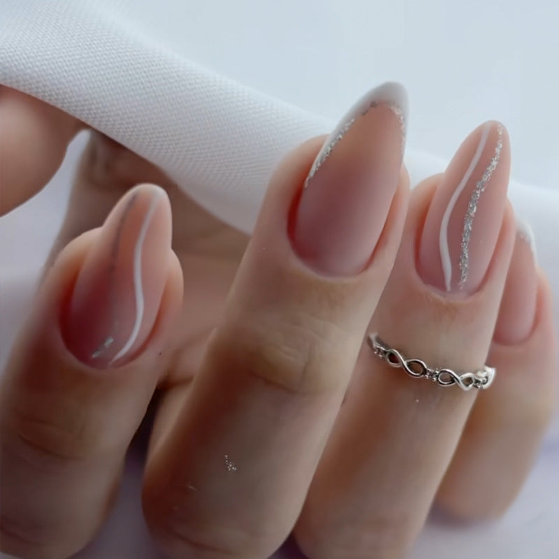 Elegante Stiletto Press-On Nagelkunst mit Strass-Akzenten Karnz