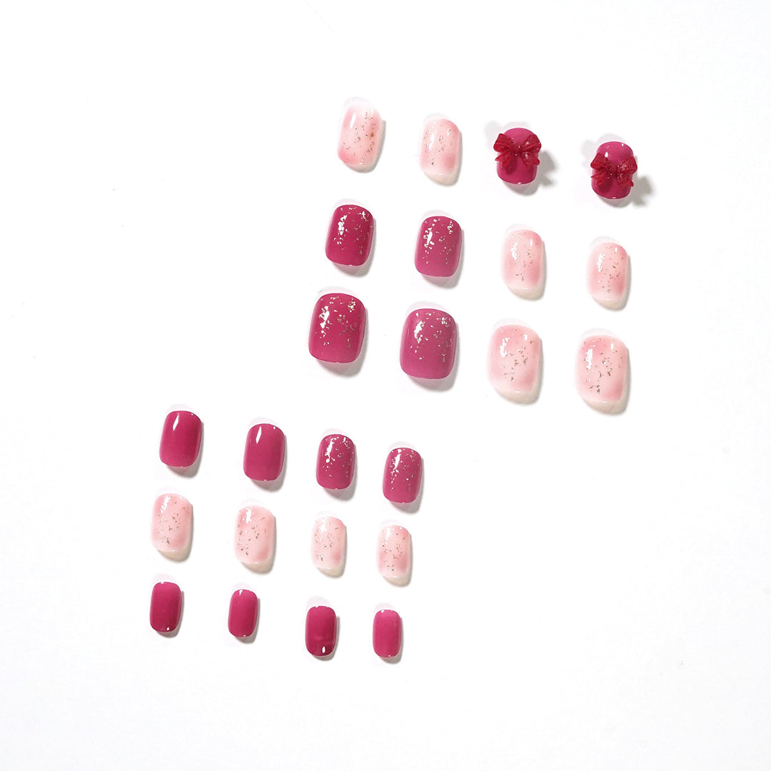 Künstliche Nagelkunst mit Glitzerverzierungen und niedlichem Schleifenmotiv Karnz