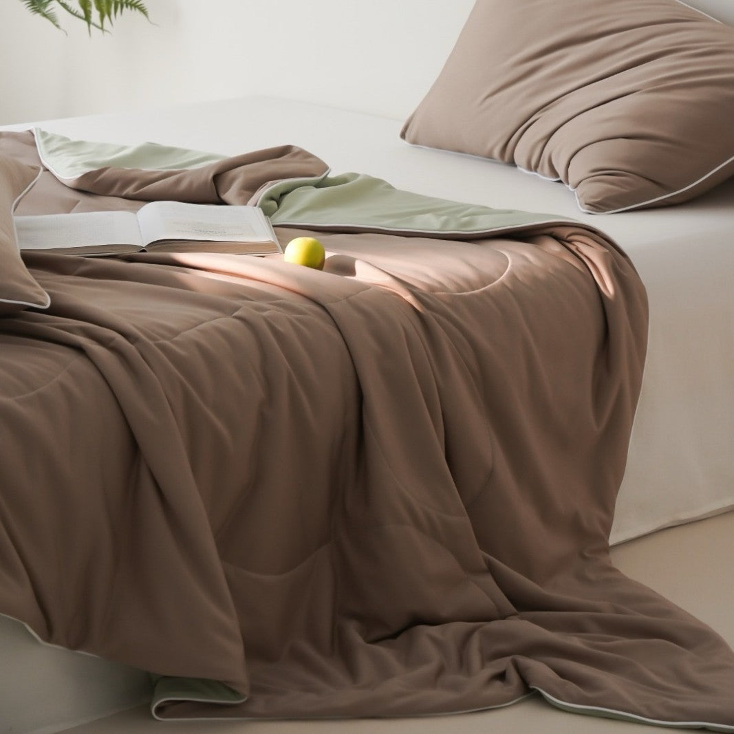 Leichte Steppdecke aus Mikrofaser-Satin, atmungsaktiv und hypoallergen