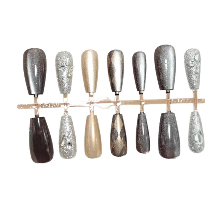 Glamouröse Kunstnägel Im Eleganten Metallic-Look Karnz