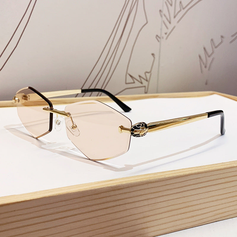 Damen Designer Sonnenbrille mit hexagonalem Rahmen und goldenen Akzenten Karnz