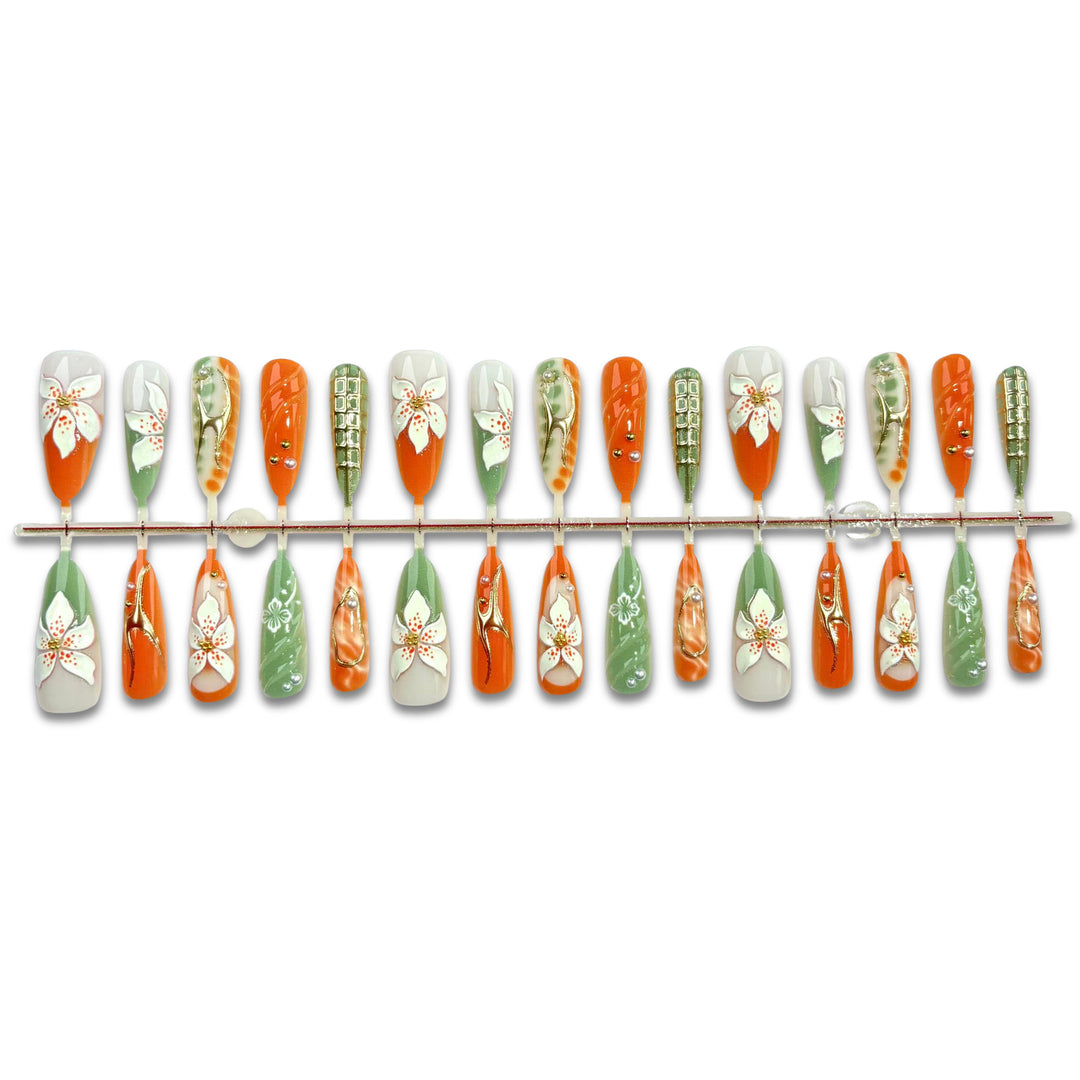 Künstlerisches Florales Press-On Nagelkunst Set 1790746250