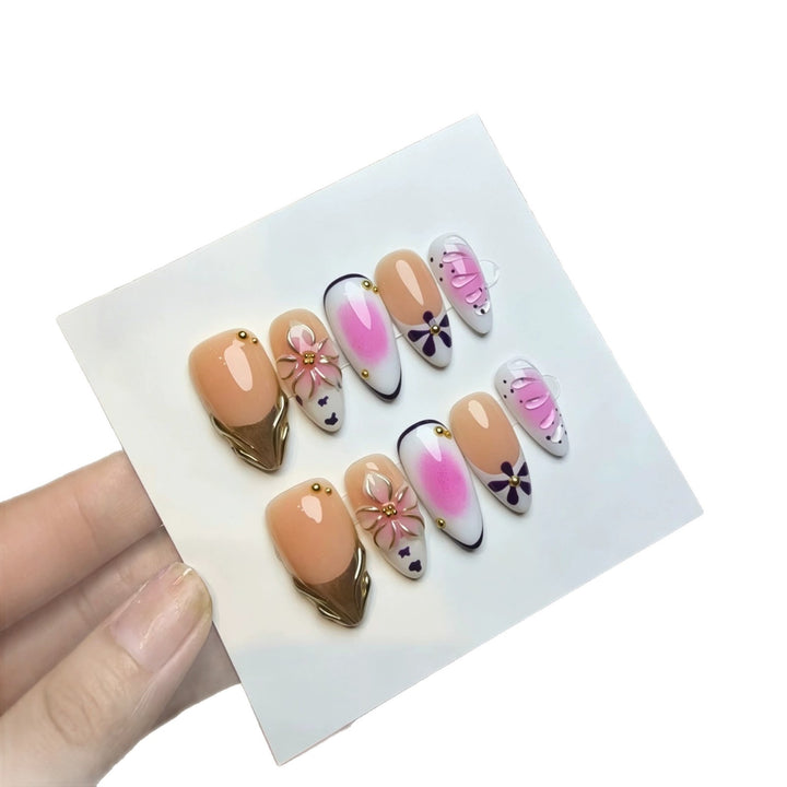 Dekorativer Press-On Nagelkunst Set mit floralem und Schmetterlingsdesign
