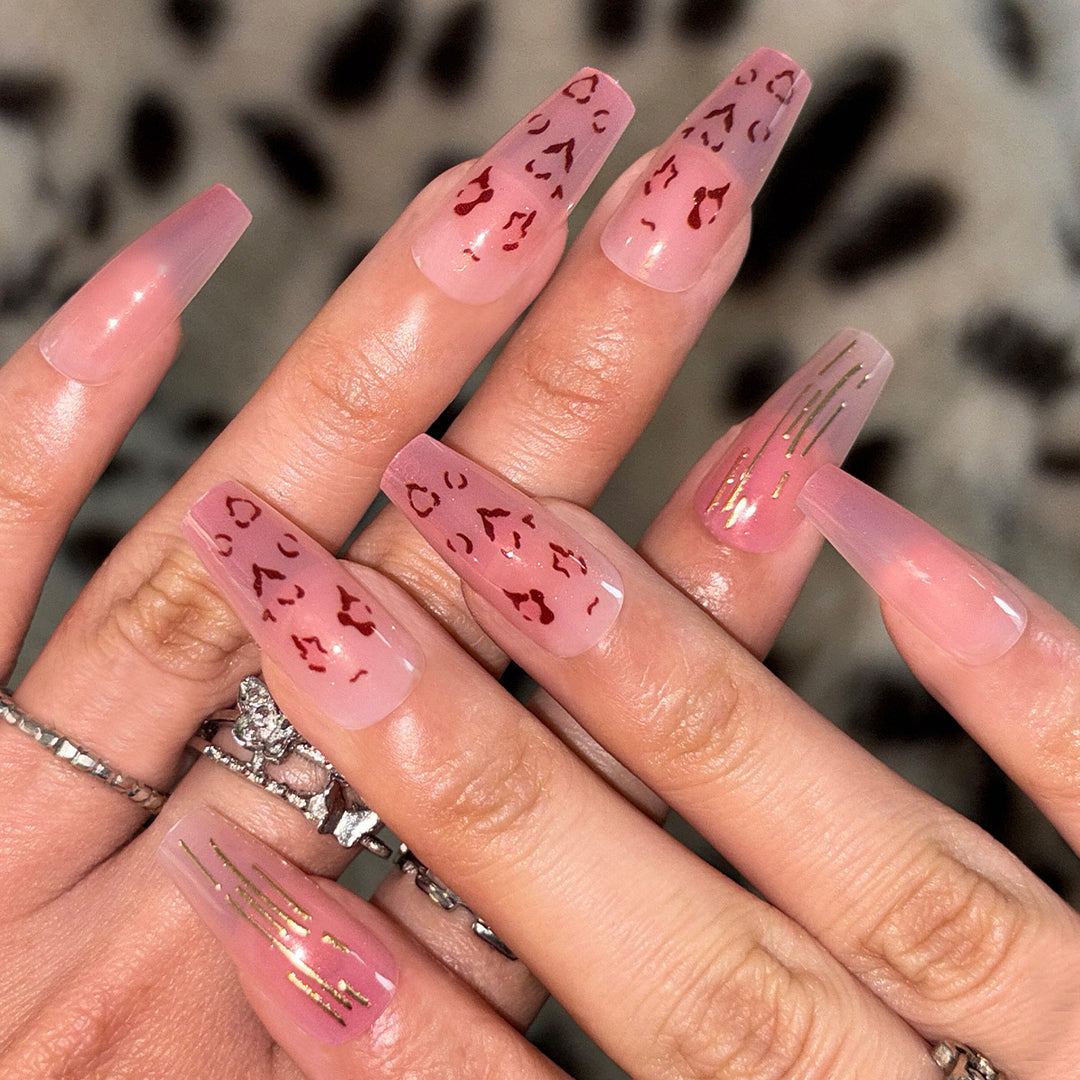 Premium Elegantes Nagelkunstdesign Karnz